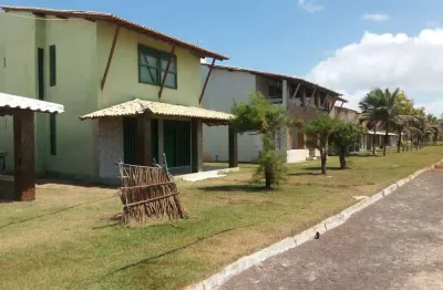 Casa à venda em condomínio fechado, pé na areia, entre as praias do Abaís e do Saco.