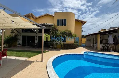 Casa duplex em condomínio fechado com piscina e energia solar