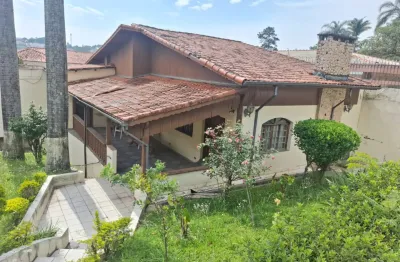 Vende  casa ampla  3 dorm. 1 suite, 6 vagas av. cantareira 800. m²