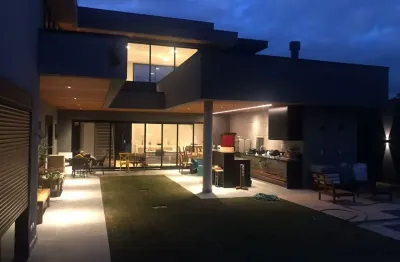 Alto padrão no urbanova – condomínio colinas do paratehy norte