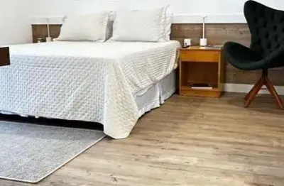 Suíte 38m2 mobiliada para locação na barra da tijuca - reformada - transformada em quarto e sala