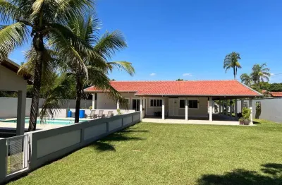 Chácara no condomínio zuleika jabour com 3 quartos e piscina