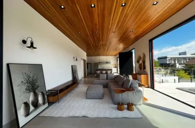 Casa de alto padrão com 4 suítes e piscina - cond. campos de santo antônio ii