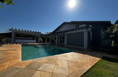 Casa com 3 dormitórios, piscina e área gourmet no cond. mont serrat, salto/sp