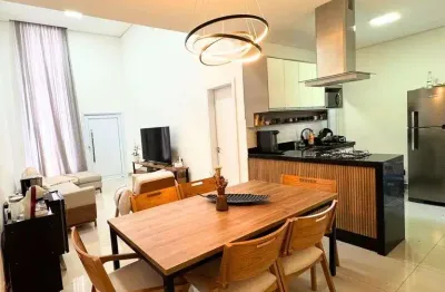 Casa com suíte, closet e quintal no condomínio jardim guarujá em salto/sp