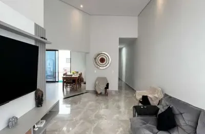 Casa de condomínio com 2 dormitórios, sendo 1 suíte, e piscina em salto/sp