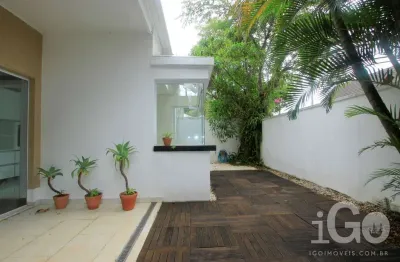 Casa em condomínio fechado com 4 quartos à venda na rua marcondésia, chácara monte alegre, são paulo por r$ 3.000.000
