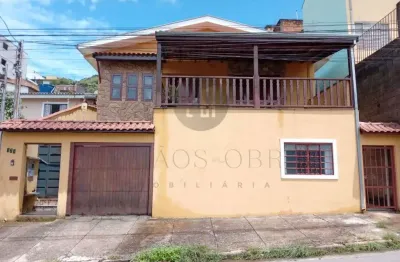 Casa com 3 quartos à venda na rua pacaembu, 135, dom bosco, poços de caldas, 157 m2 por r$ 480.000