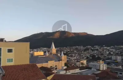 Casa com 4 quartos à venda na rua juscelino barbosa, 561, nossa senhora aparecida, poços de caldas, 280 m2 por r$ 775.000