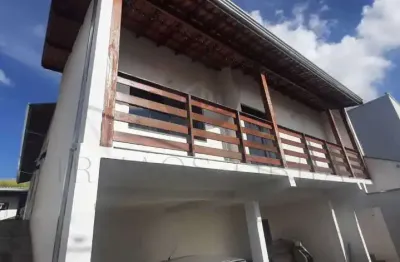 Casa com 3 quartos à venda na rua belo horizonte, 89, monte verde ii, poços de caldas, 220 m2 por r$ 690.000