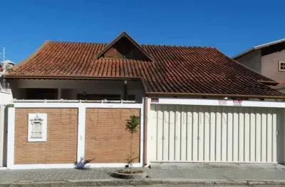 Casa com 3 quartos à venda na avenida doutor rômulo cardillo, 115, joão pinheiro, poços de caldas, 240 m2 por r$ 899.000