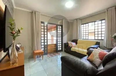 Casa com 4 quartos à venda na rua professora wanda milani, 96, jardim country club, poços de caldas, 140 m2 por r$ 800.000