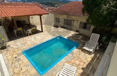 Casa com 3 quartos à venda na rua gervásio antônio chiminazzo, 320, jardim das hortênsias, poços de caldas, 136 m2 por r$ 750.000