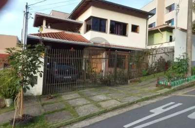Casa com 4 quartos à venda na rua joão sebastião de oliveira, 525, jardim country club, poços de caldas, 158 m2 por r$ 850.000