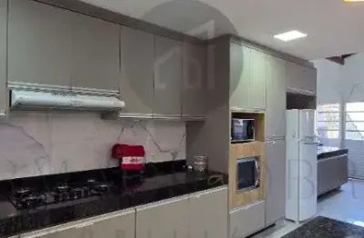 Casa com 3 quartos à venda na rua antônio bruneli, 150, vila brasil de nossa senhora aparecida, poços de caldas, 260 m2 por r$ 899.000