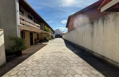 Casa com 3 quartos para alugar na Rua Tenente-Coronel Vilagran Cabrita, 686, Boqueirão, Curitiba