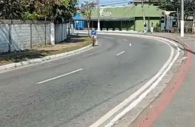Excelente terreno em frente a via principal na ajuda de baixo   em macaé!