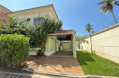 Casa de condomínio a venda com 3 quartos (1 suíte) 107m², lazer e segurança 24hs, a 5 minutos da praia do recreio.