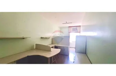 Sala comercial de 33m² com vaga a venda ao lado do metro cinelândia, mobiliada e pronta para uso.