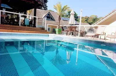 Casa a venda Condomínio Fechado com 209m²  e 4 Suítes Freguesia Jacarepaguá