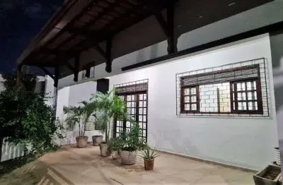 Procurando casa para residência ou ponto comercial com localização espetacular em candelária?!