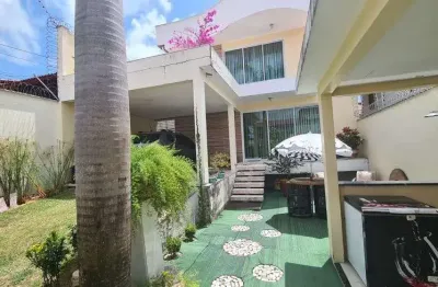 Venha conhecer essa linda casa de alto padrão no bairro de cidade verde!