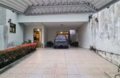 Procurando casa para residência ou ponto comercial em área nobre no bairro de candelária?!