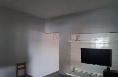 Casa com lavanderia e quintal nos fundos - próximos de comércios - oportunidade  no bairro santa maria