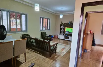 Linda casa lote inteiro em rua sem saída, muito tranquila - localizada na reserva do bosque