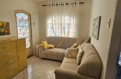 Linda casa com 2 dormitórios no bairro campo dos alemães - ótima localização , comércios nas proximidades