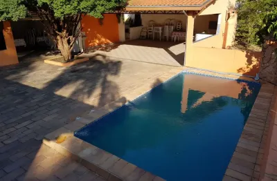 Linda chácara com piscina e 4 banheiros no  bairro putim