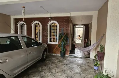 Linda casa com 3 quartos e churrasqueira - ótima localização, próximo a casa do idoso e vários comércios