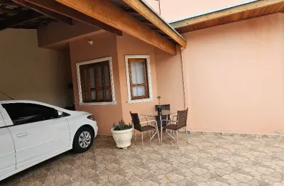 Excelente casa com planejados e aquecimento a gás - ótima localização, com fácil acesso a dutra e outras rodovias