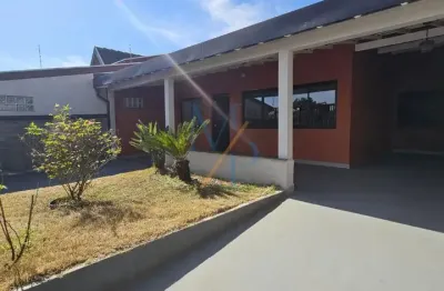 Charmosa casa térrea - lote inteiro– no bairro vista verde - recém reformada oferece 3 dormitórios, sendo 1 suíte
