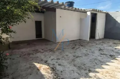 Linda casa com 4 quartos em rua sem saída - ótima localização, ficando próxima a o pico do açaí, comércios e áreas verdes.