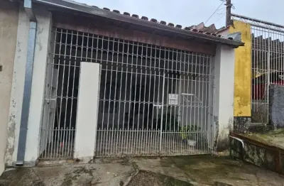 Casa com quintal e 1 suíte - ótima localização, ficando próximo do sesi e shopping oriente