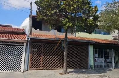 Lindo sobrado com 2 suítes e sacada - ótima localização, com fácil acesso a drogarias e a 10 minutos do shopping oriente