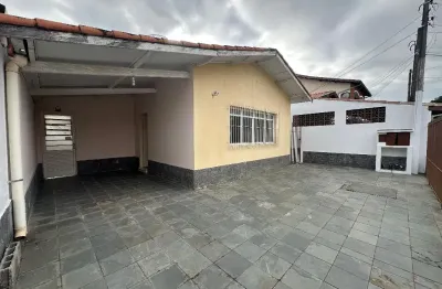 Casa térrea em rua sem saída – 3 quartos, quintal e 250m² de terreno