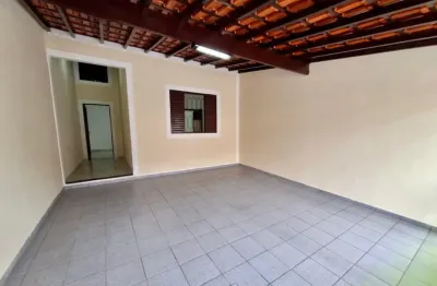 Linda casa toda reformada - com 2 quartos sendo 1 suíte no jardim del rey