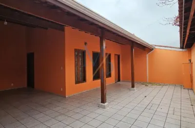 Linda casa com painel solar e hidromassagem - ótima localização, sendo 8 minutos do shopping oriente e próximo ao rosalina supermercados