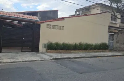 Linda casa com churrasqueira e planejados - ótima localização, perto da casa do idoso e 7 minutos do vale sul