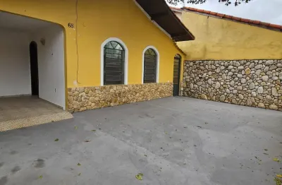 Linda casa com copa e 3 quartos - ótima localização, ficando 5 minutos do shopping vale sul e perto de comércios