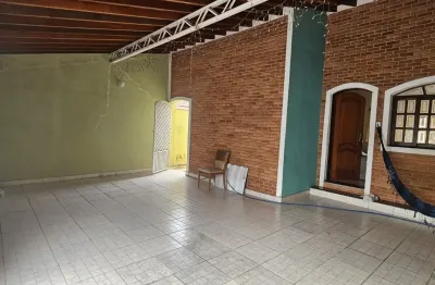 Casa  2 dormitórios com 1 suíte  -  ótima localização, próximo do parque da cidade e do centro