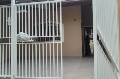 Linda casa  2 quartos - ótima localização, a 3 minutos do shopping oriente