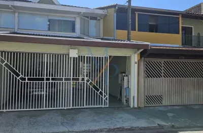 Linda casa com sacada e churrasqueira - ótima localização, próximo ao sesi e fácil acesso a andrômeda