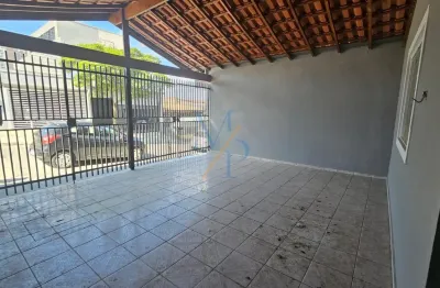 Linda casa com churrasqueira e quintal - ótima localização, próximo da arena sul sports e supermercados