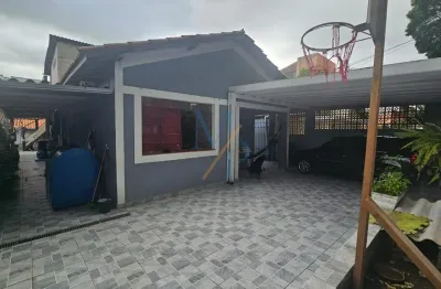 Linda casa com terraço e edícula - ótima localização, ficando próximo ao assaí e hospital