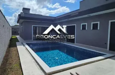 Casa de alto padrão com piscina de borda infinita – centro de piraquara