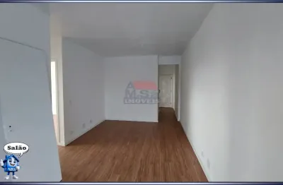 Apartamento sala 2 quartos com 1 dep. empr. e 1 vaga, enaltecendo seu excelente estado de conservação