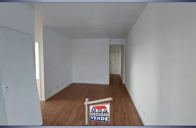 Apartamento sala 2 quartos com 1 dep. empr. e 1 vaga, enaltecendo seu excelente estado de conservação